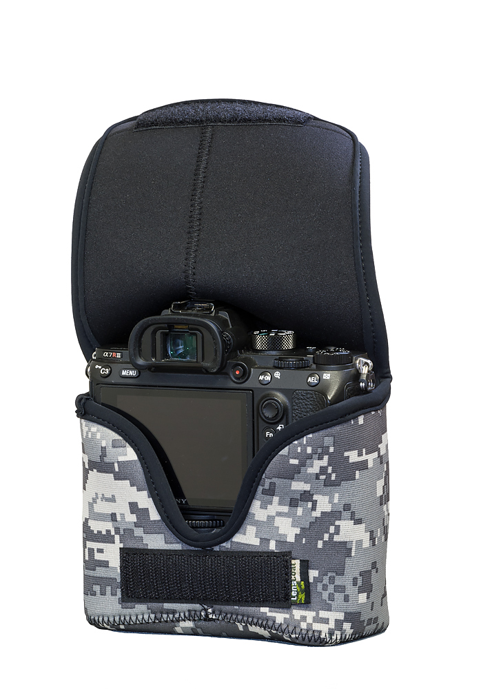 BodyBag® M with Grip Digital Camo